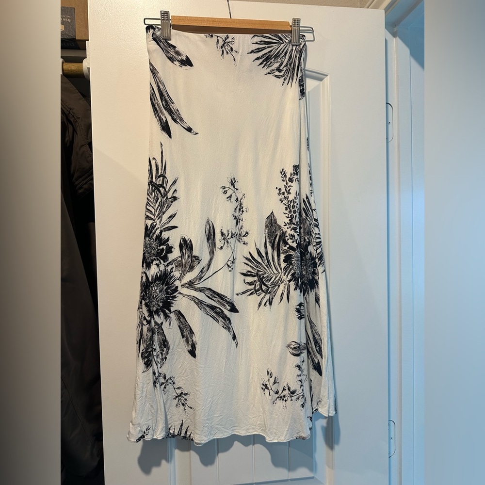 Leith Black Floral A-Line Skirt